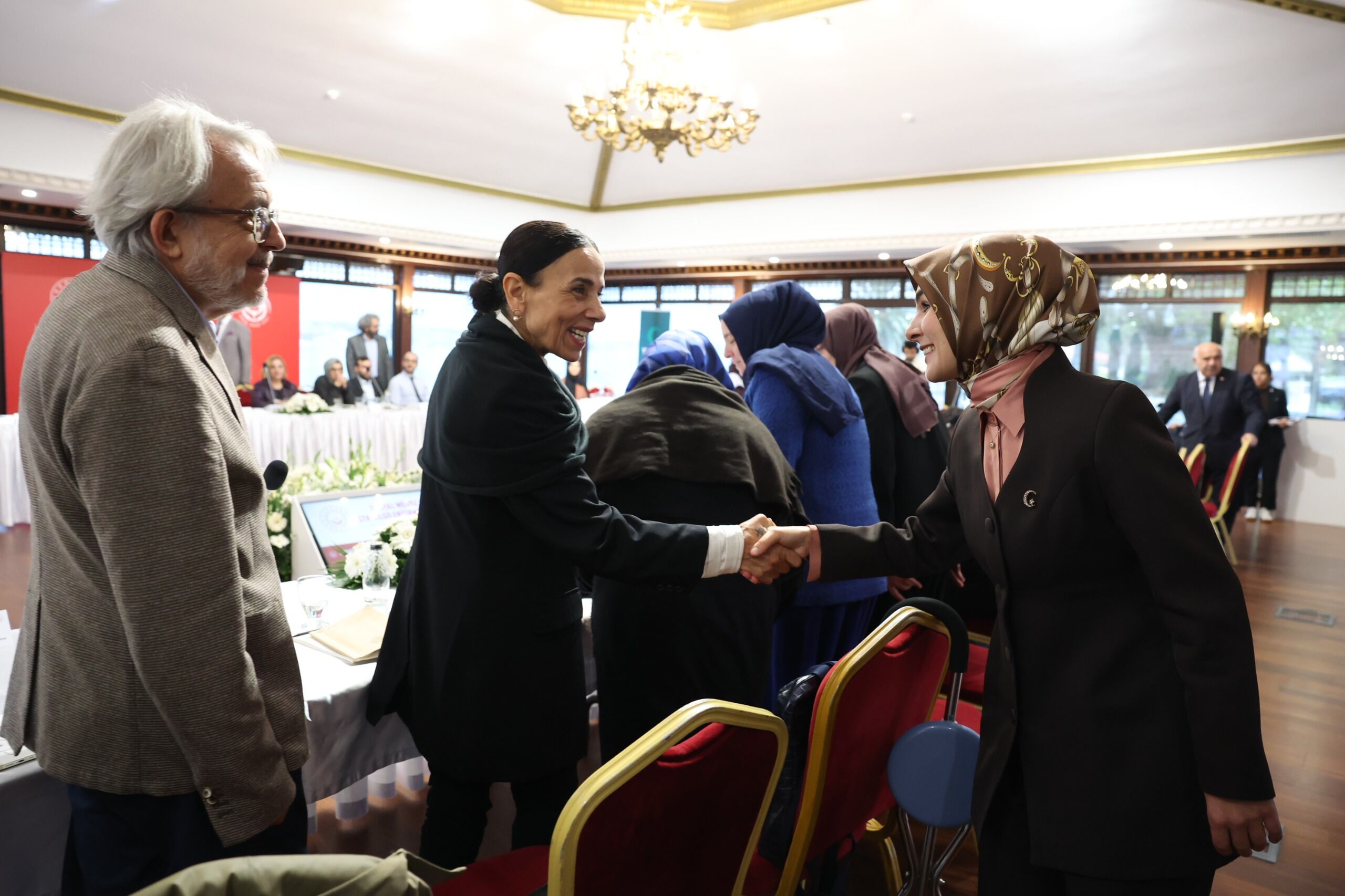 Bakan Göktaş, Sosyal Medya Düzenlemesi Için Stk Temsilcileriyle Bir Araya Geldi (1)