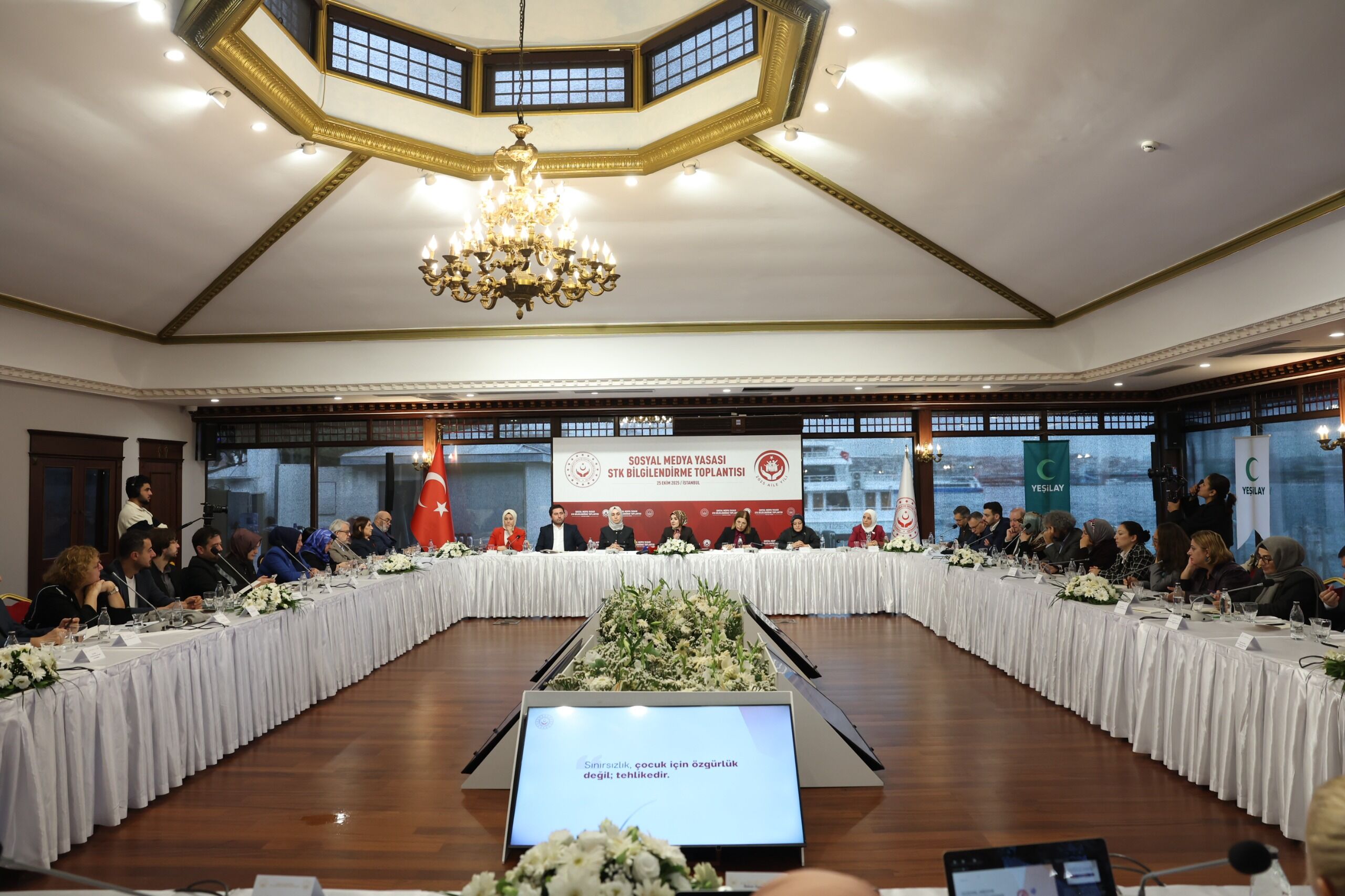 Bakan Göktaş, Sosyal Medya Düzenlemesi Için Stk Temsilcileriyle Bir Araya Geldi (2)