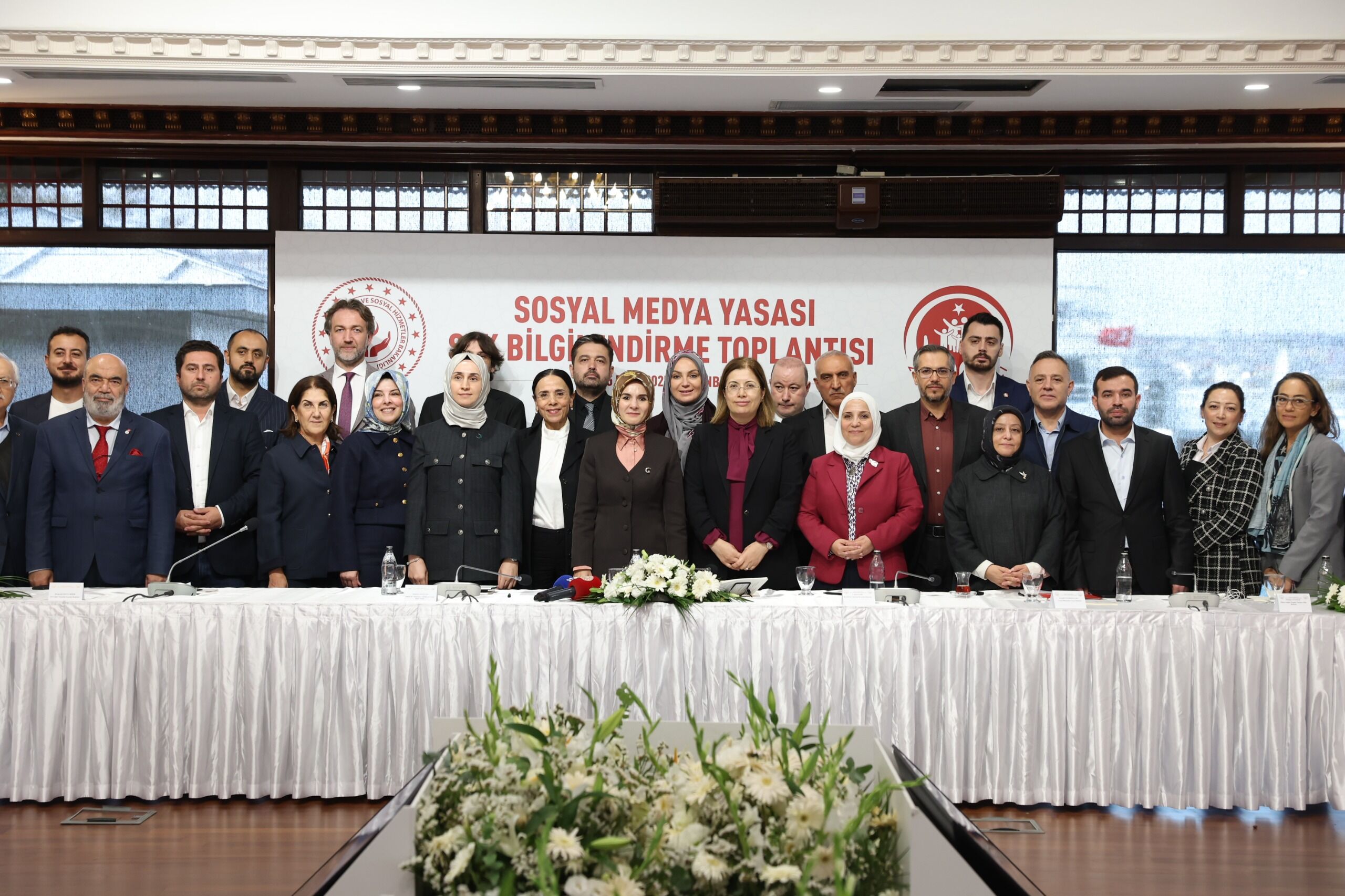 Bakan Göktaş, Sosyal Medya Düzenlemesi Için Stk Temsilcileriyle Bir Araya Geldi (3)