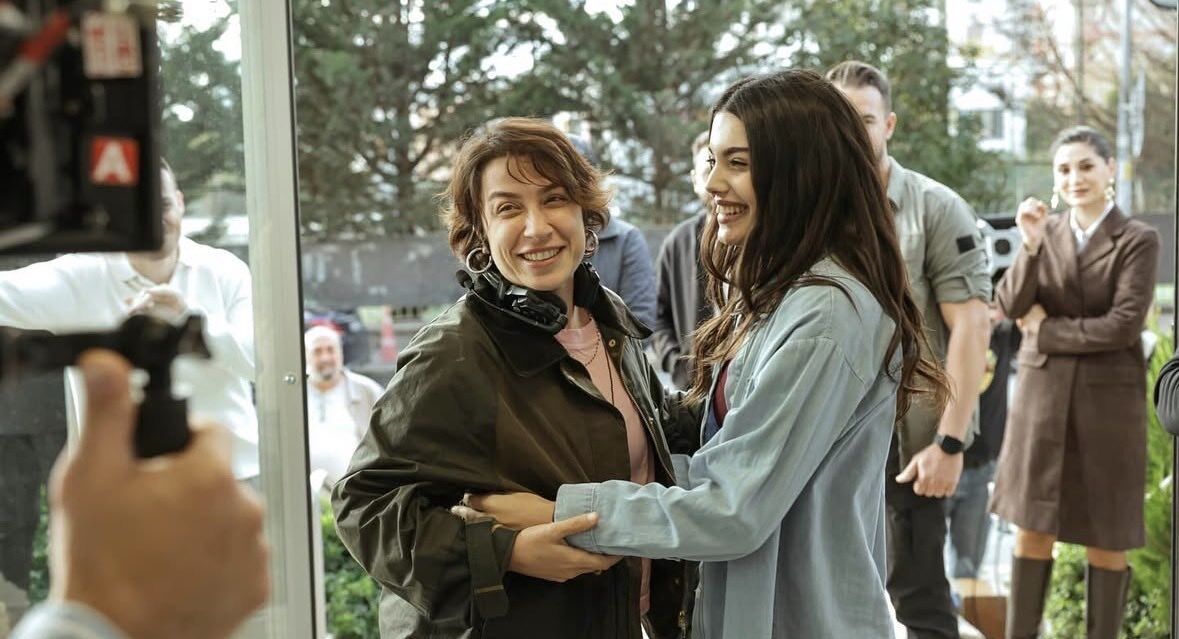 Çarpıntı Dizisinin Setinde Sürpriz Doğum Günü Kutlaması! (2)