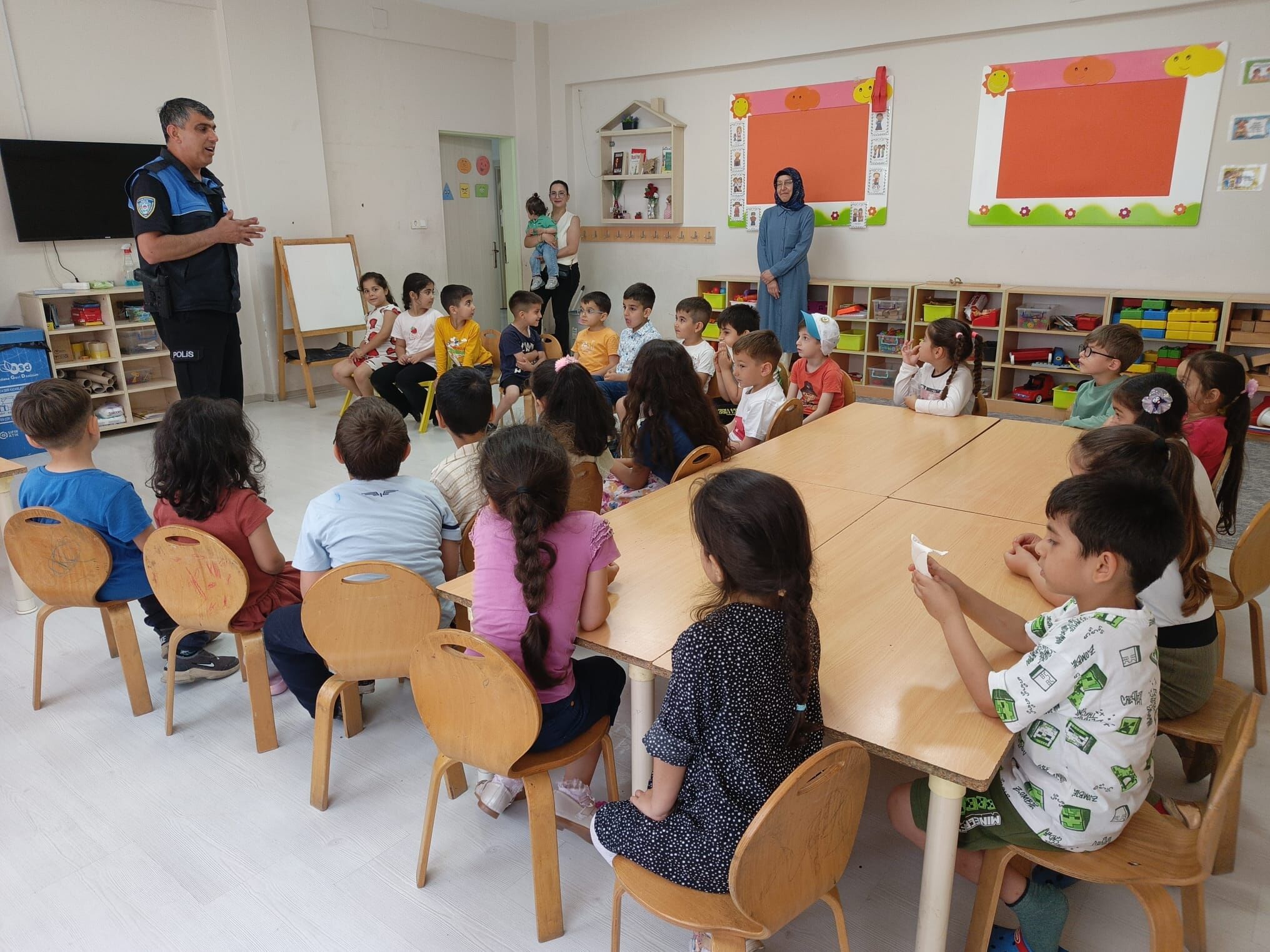 “Çocukların Güvenli Geleceği İçin Polis Ekipleri Sınıflarda” (1)