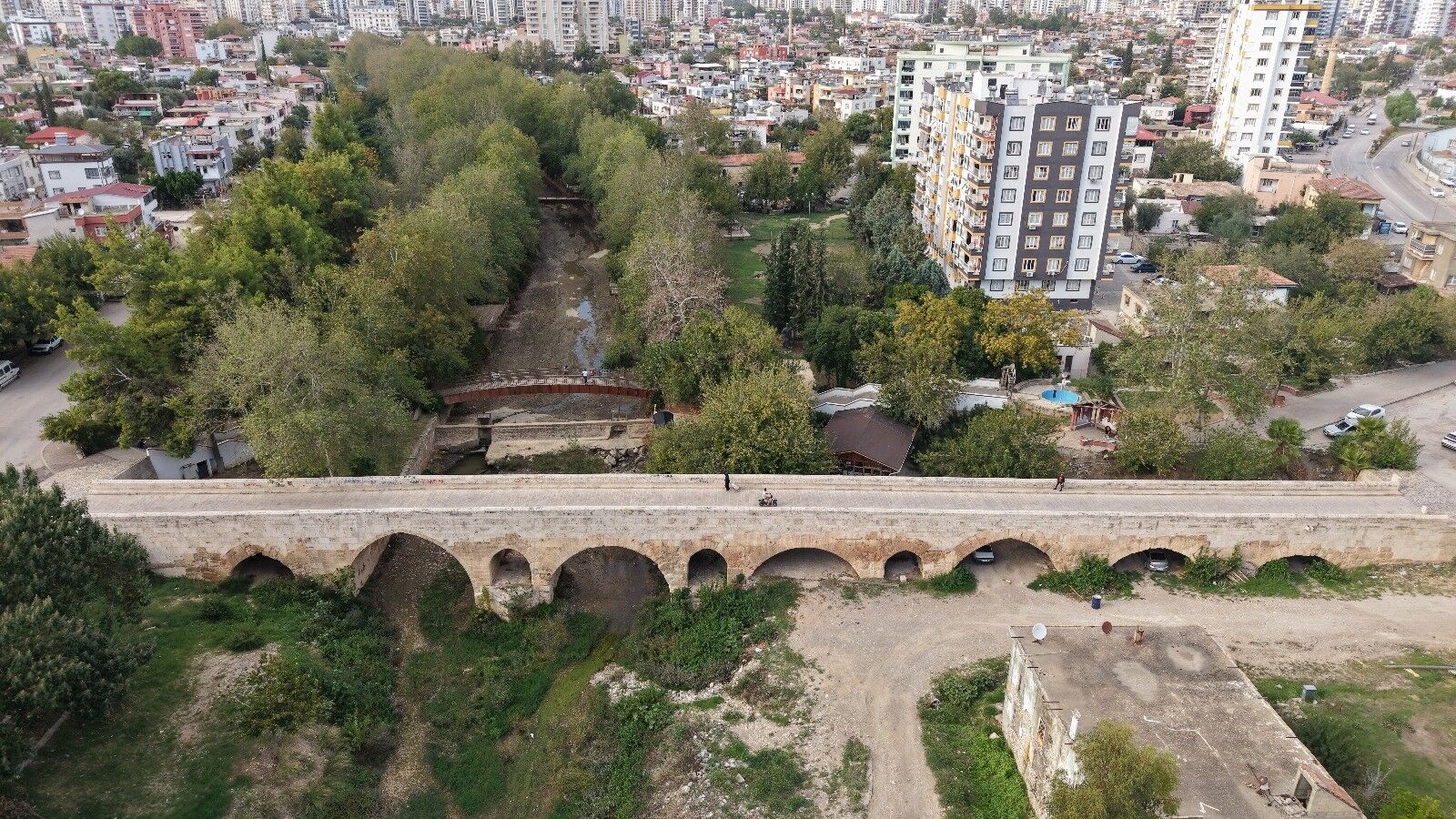 Tarihi Roma Köprüsü Ve Atatürk Parkı Kuraklıkla Yüzleşiyor (2)