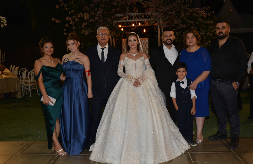 Yılların Arkadaşlığı Mutlulukla Taçlandı Yavuzhan Ve Elif Dünyaevine Girdi (1)