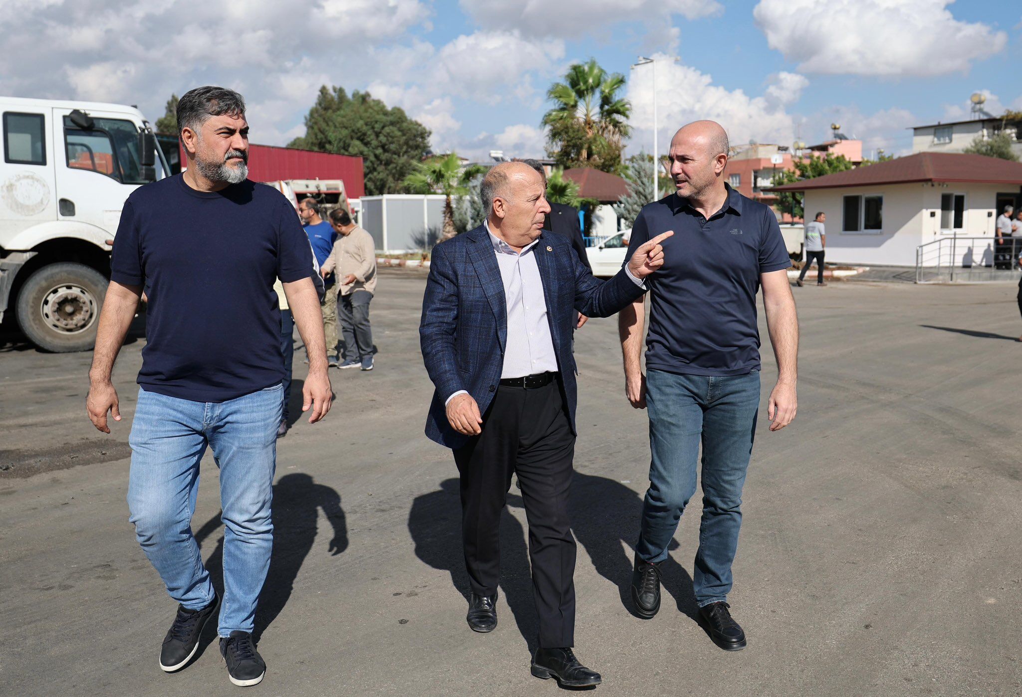 Yüreğir Belediyesi Araç Filosuna 2 Yeni Çöp Kamyonu Ekledi