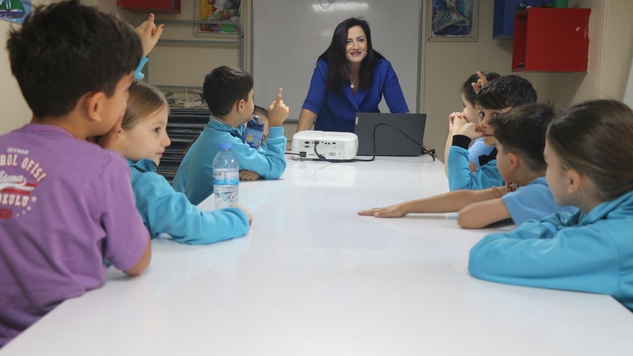 33 Yıllık Öğretmen Herkesi Şaşırttı! 11 Yıldır Gizlice Yaptığını İlk Kez Anlattı