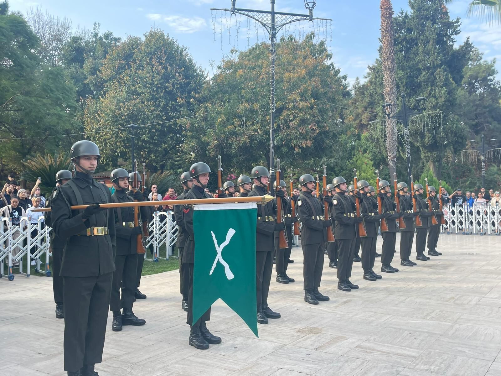 87 Yıl Sonra Aynı Özlem Adana’da Atatürk İçin Hayat Durdu2