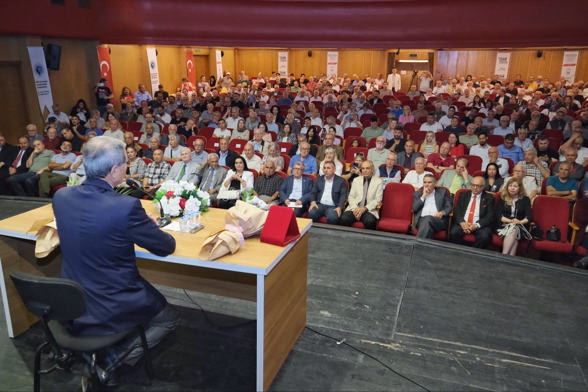 Adana’da Cumhuriyet Tarihi Konferansına Yoğun İlgi2