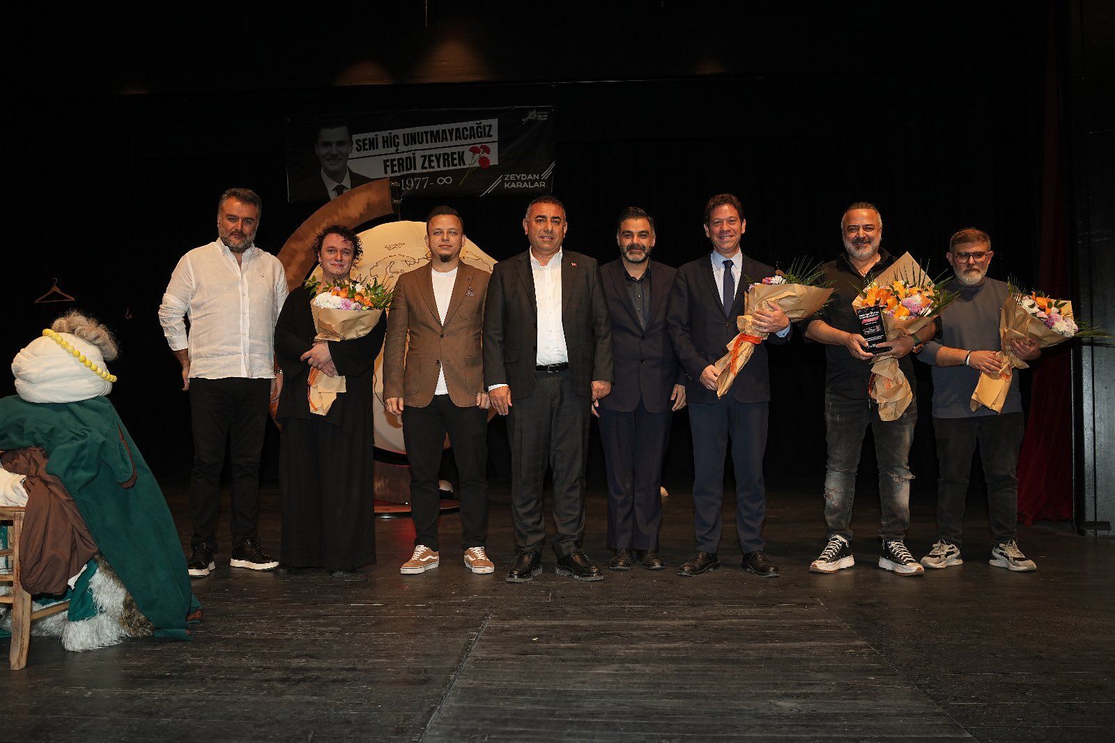 Adana’da Tiyatro Sahnesinde Ferdi Zeyrek Unutulmadı (1)