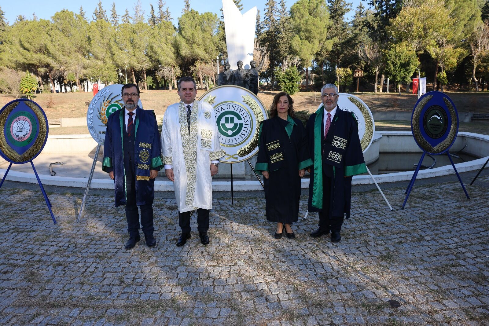 Çukurova Üniversitesinde Atatürk Anıtına Çelenk Sunuldu