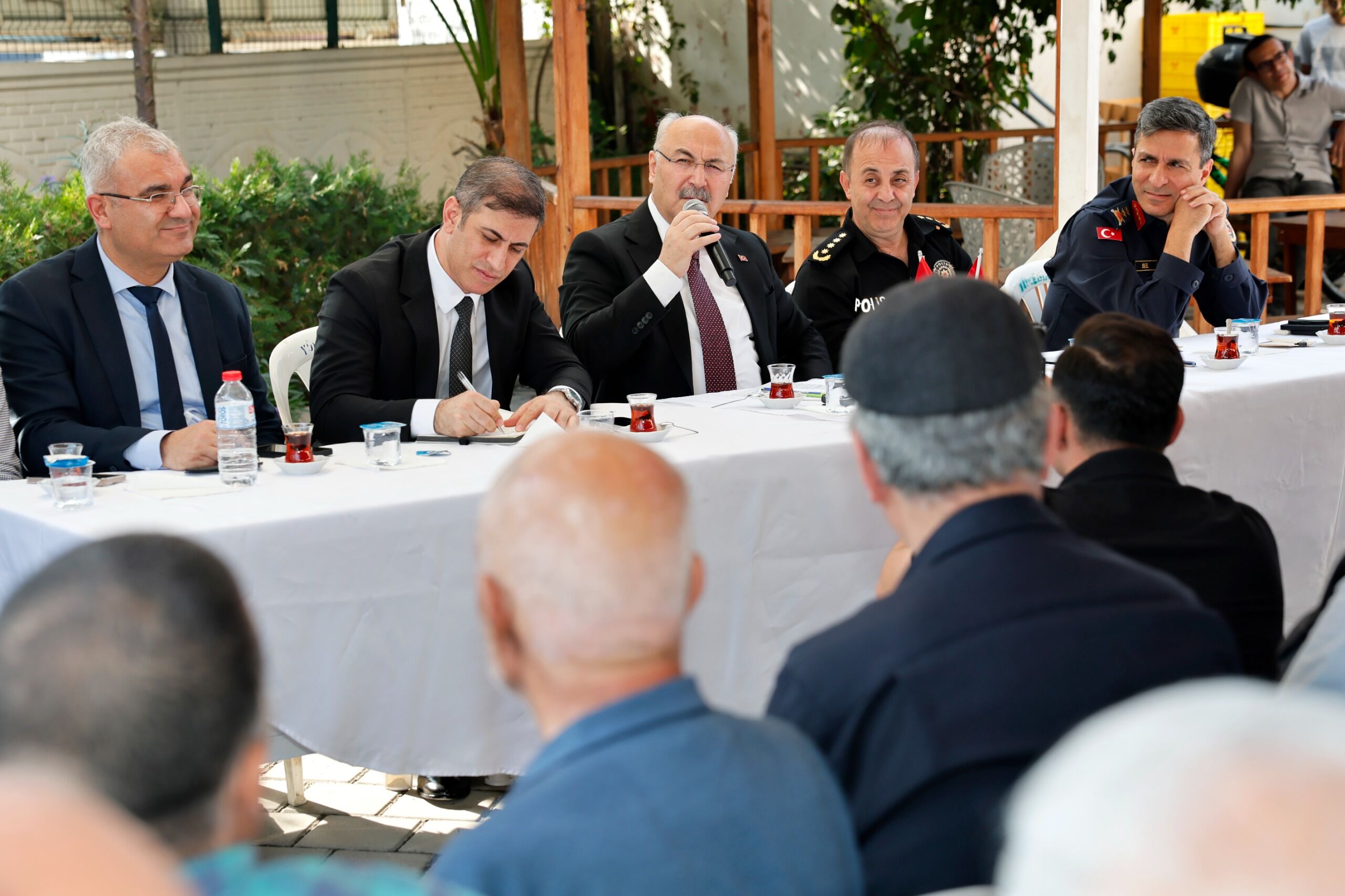 Vali Köşger Yüreğir’de Mahalle Sakinlerini Dinledi (1)