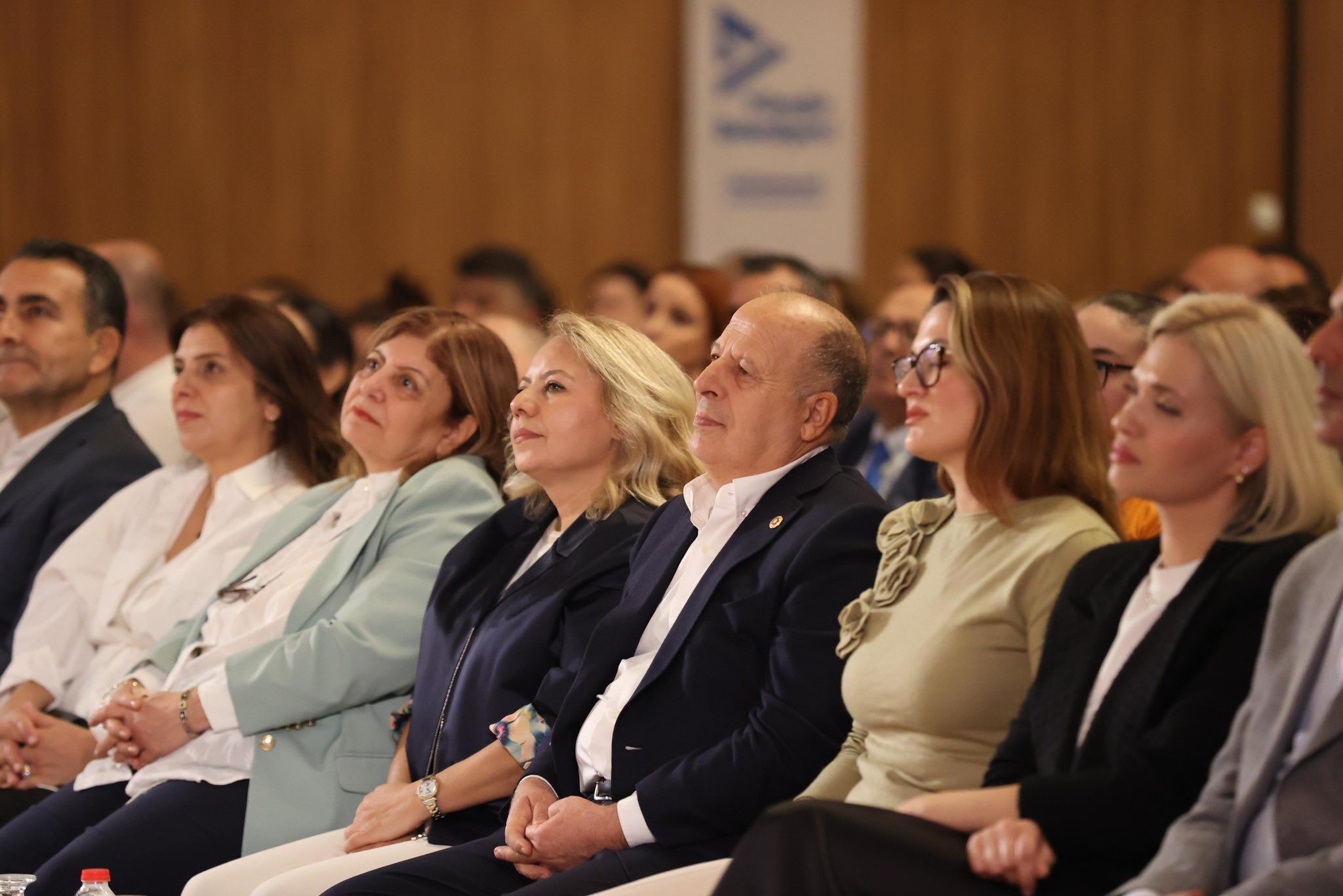 Yüreğir’de Unutulmaz Gece! Sunay Akın Atatürk Ve Cumhuriyet’i Anlattı3