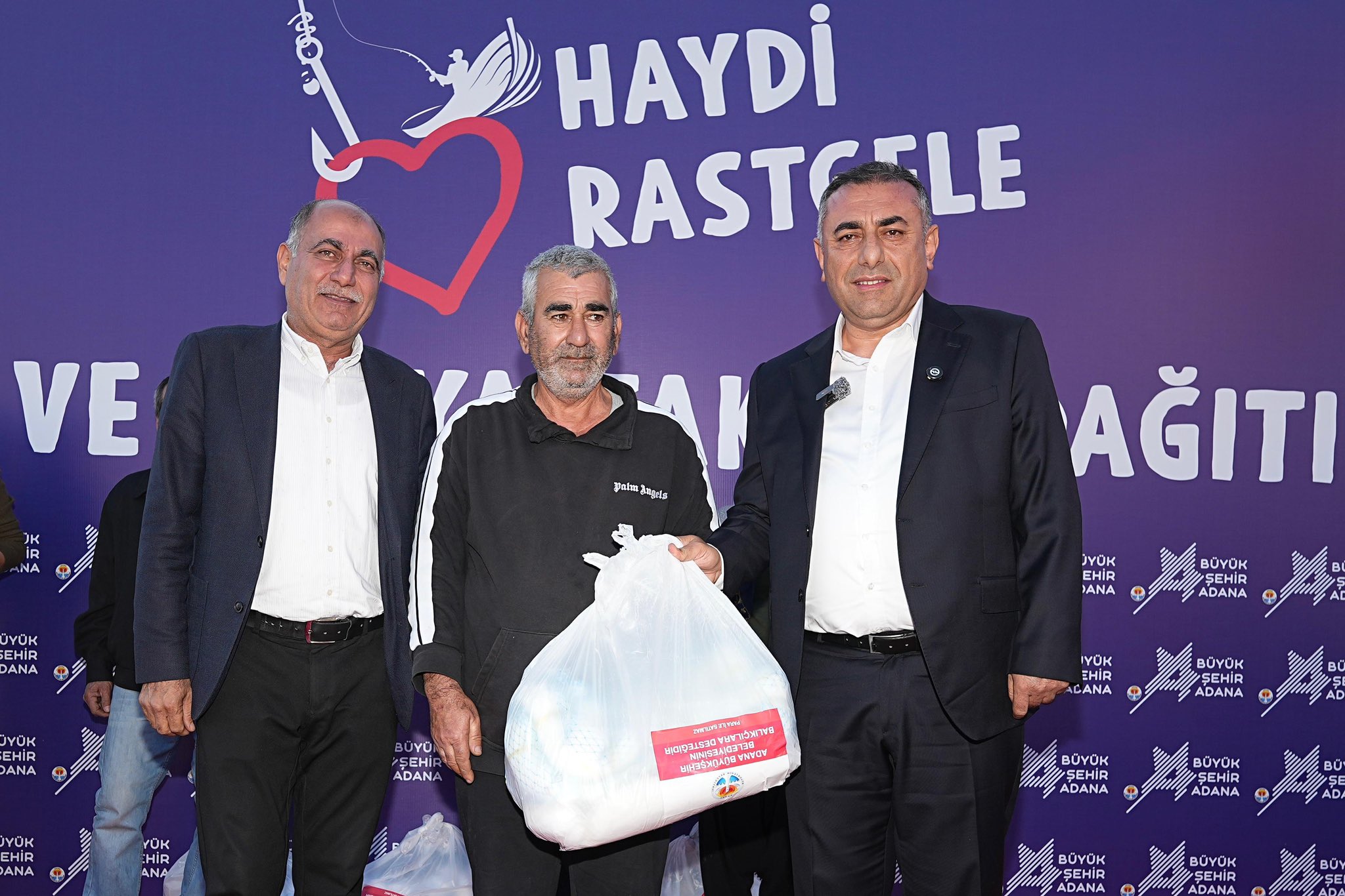 Adana Büyükşehir'den 110 Emekçiye Ağ Ve Fanya Desteği (2)