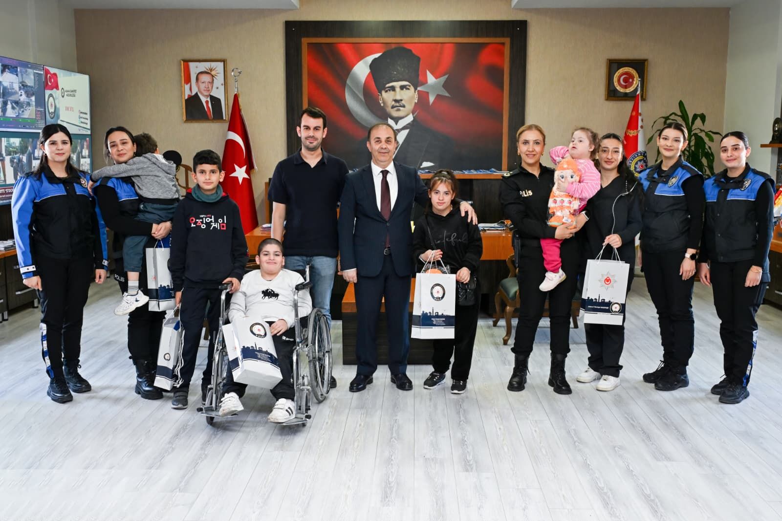 Adana Emniyeti Özel Gereksinimli Çocukları Ağırladı (1)