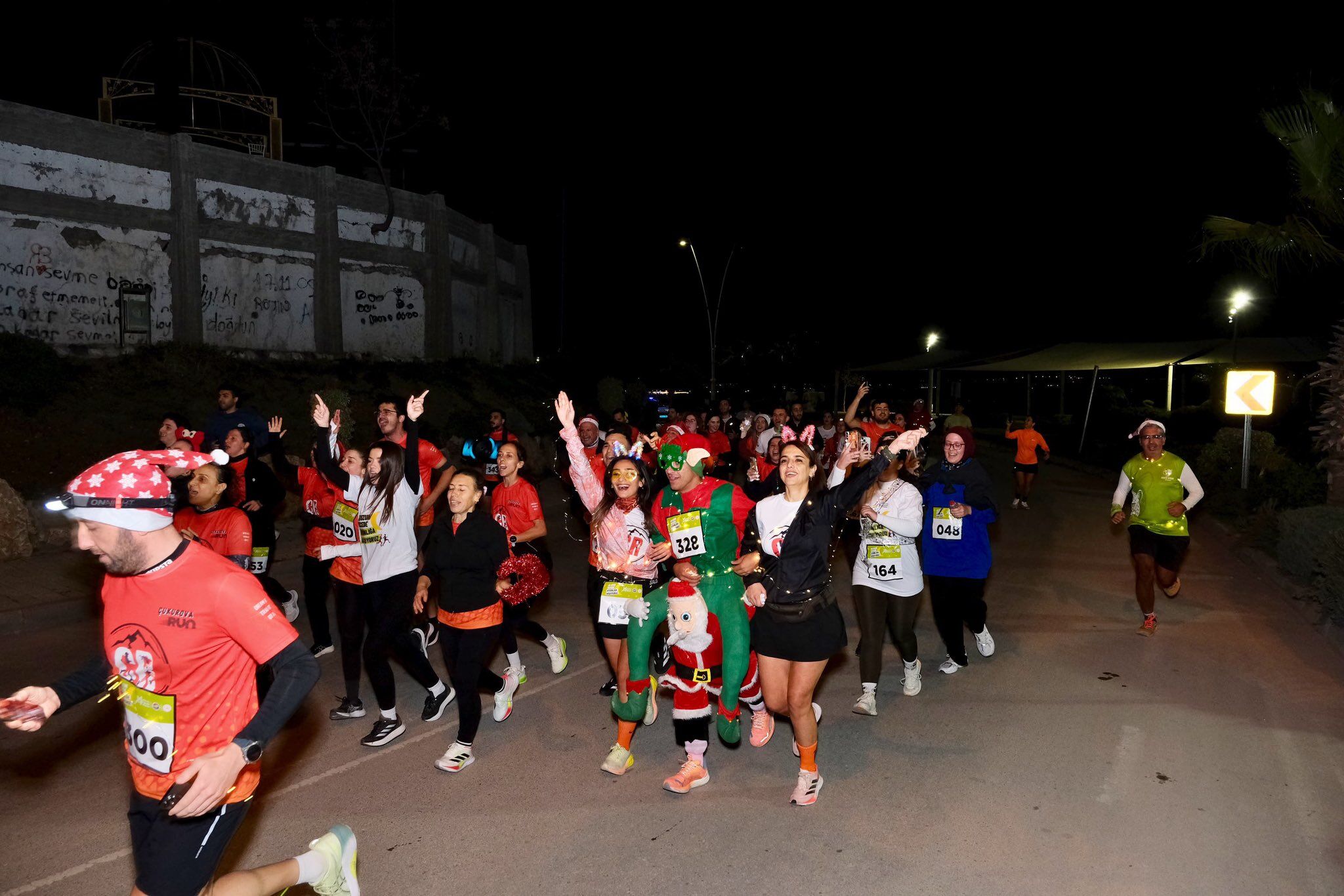Adana En Uzun Gecede Aydınlığa Koştu (2)