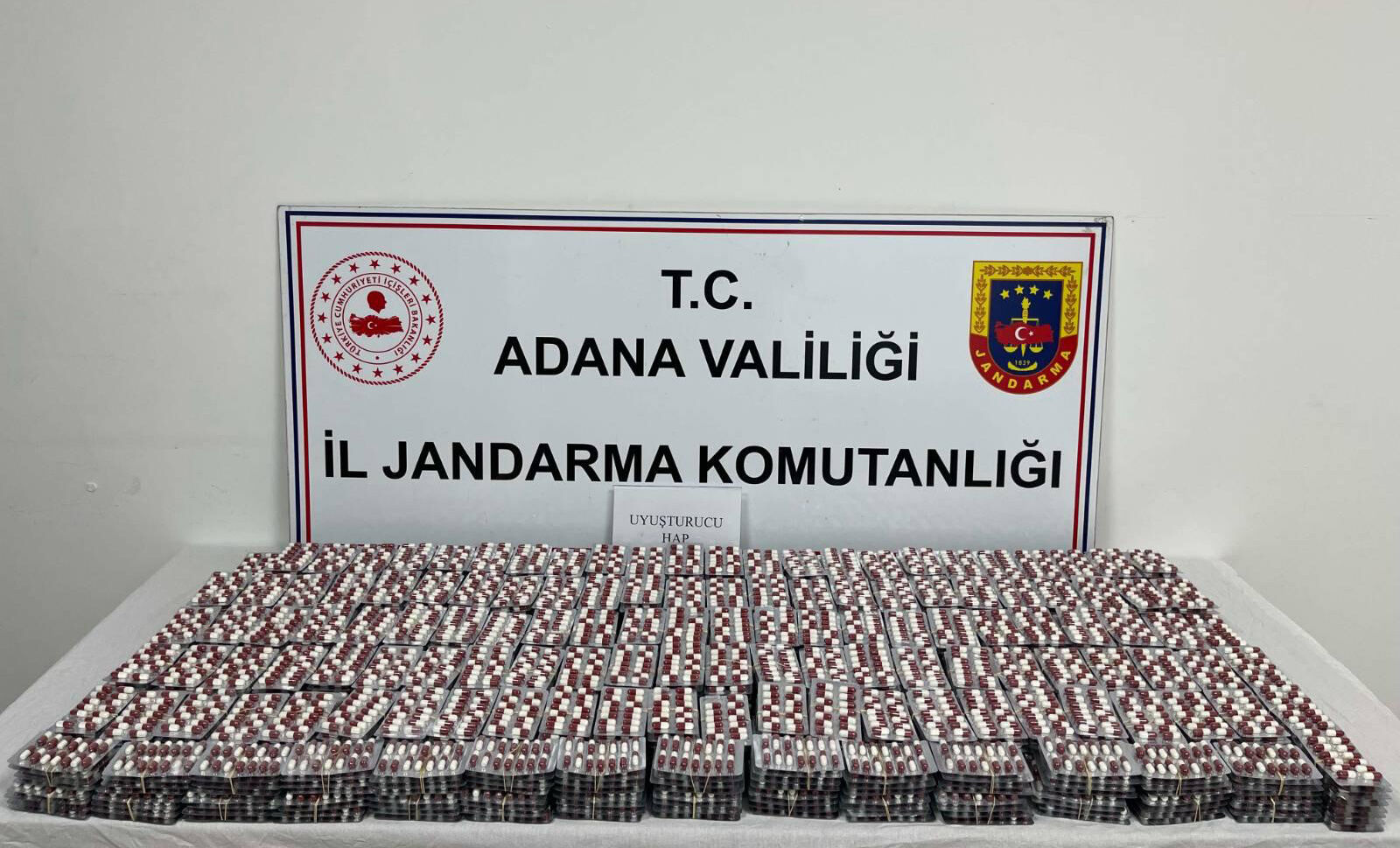 Adana’da Jandarmadan Sentetik Ecza Baskını!