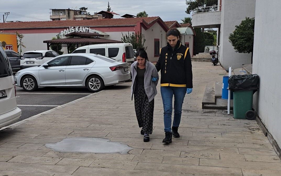 Adana’da Kadın Hırsızlık Şebekesi 670 Bin Tl’lik Altın Çaldı 1 Tutuklama (2)