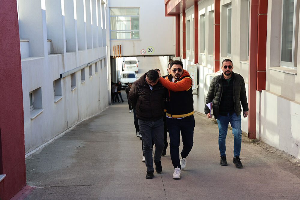 Adana’da Kahvehane Cinayetinde 11 Kişi Tutuklandı (2)
