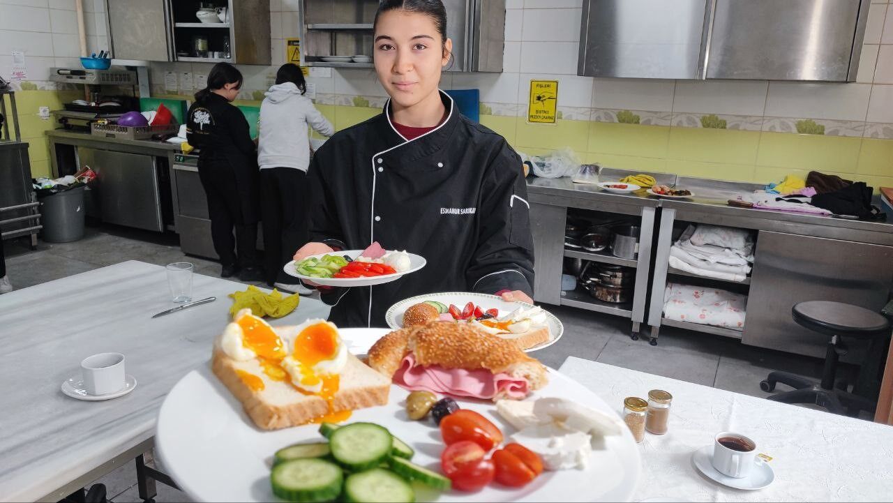 Adana’da Meslek Lisesinden Ezber Bozan Kafe (2)