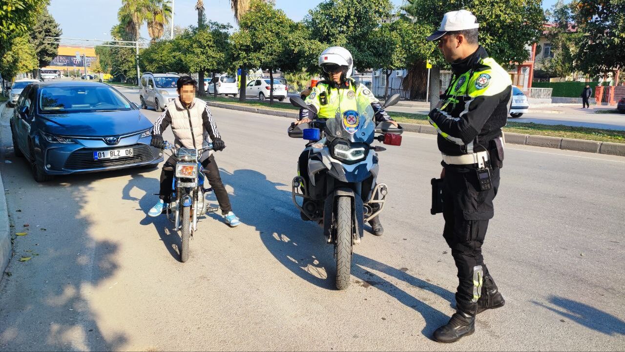 Adana’da Motosiklet Sürücülerine Ceza Yağdı! (1)