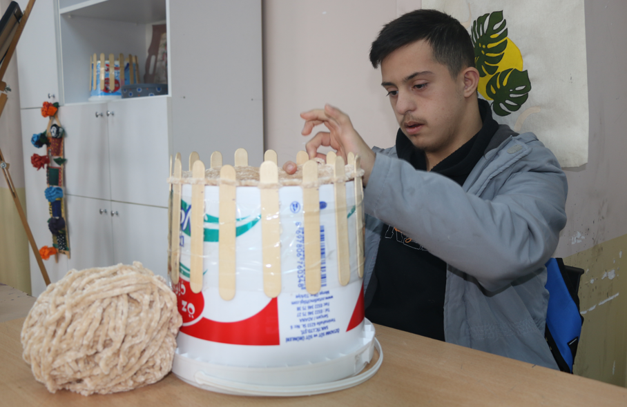 Adana’da Özel Gereksinimli Bireyler Atıkları Sanata Dönüştürüyor (1)