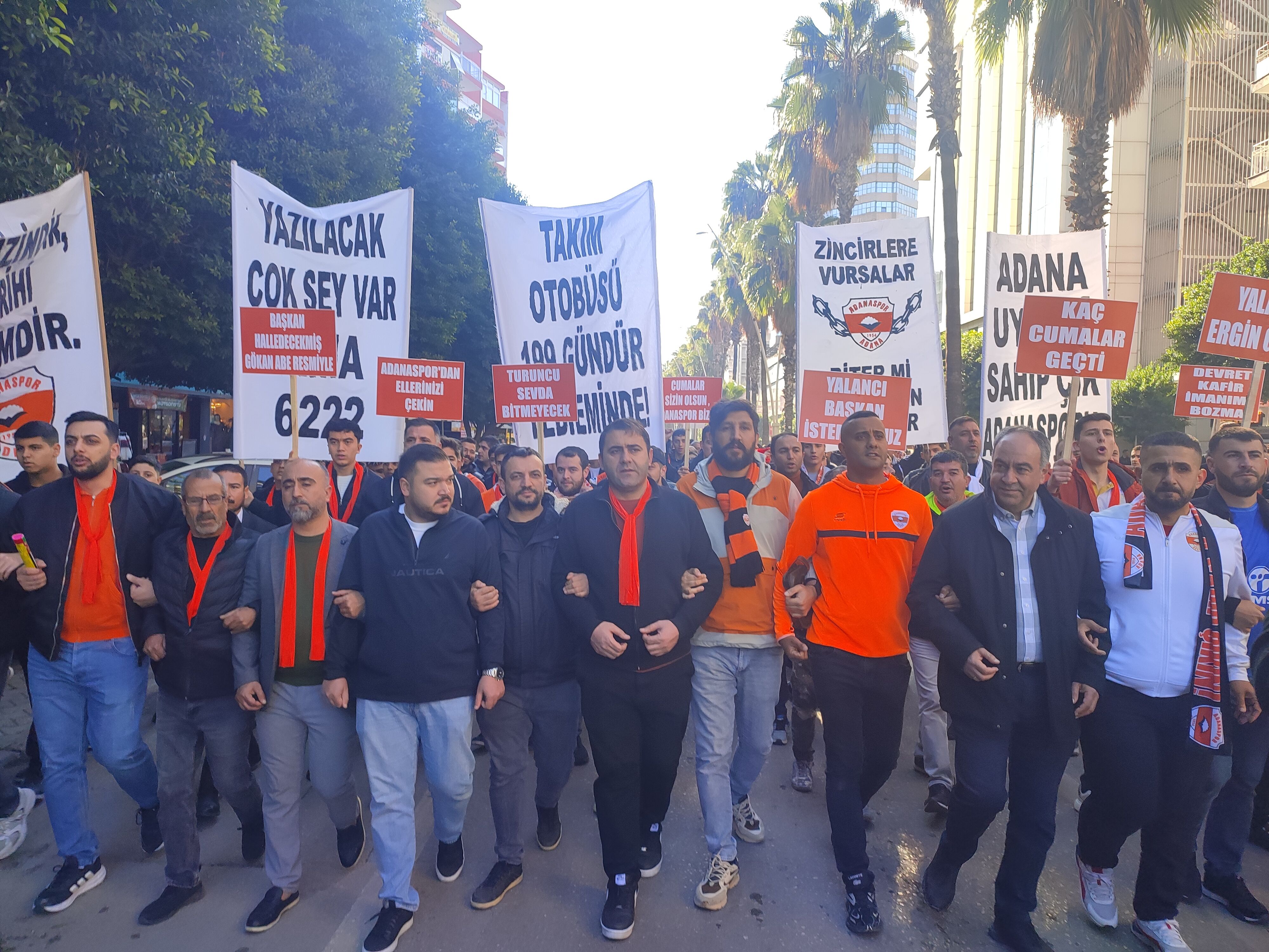 Adanaspor Için Sokaklara Döküldüler! Taraftardan Sert Mesajlar (4)