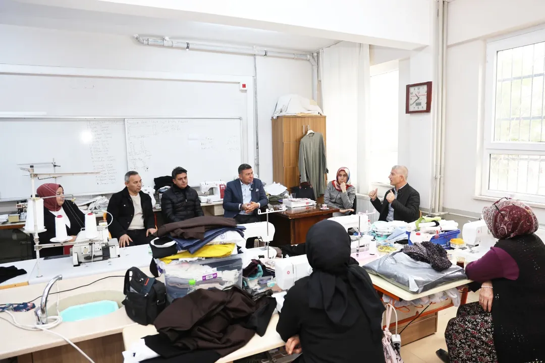 Başkan Şimşek’ten Hazır Giyim Kursuna Ziyaret (1)