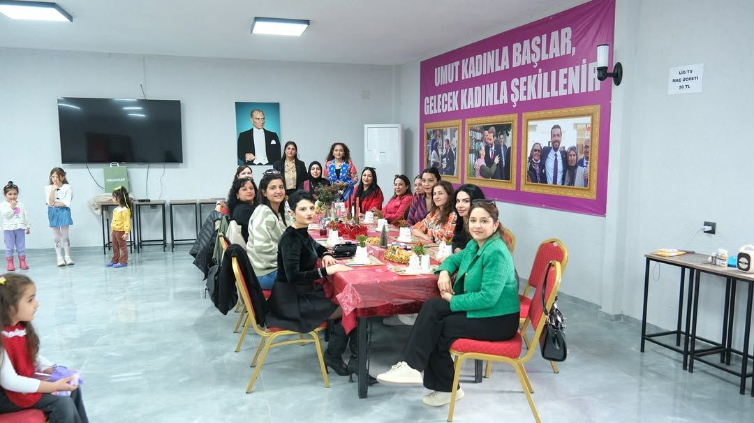 Ceyhan’da Kadınların Elinden Yeni Yıla Mesaj Var (1)