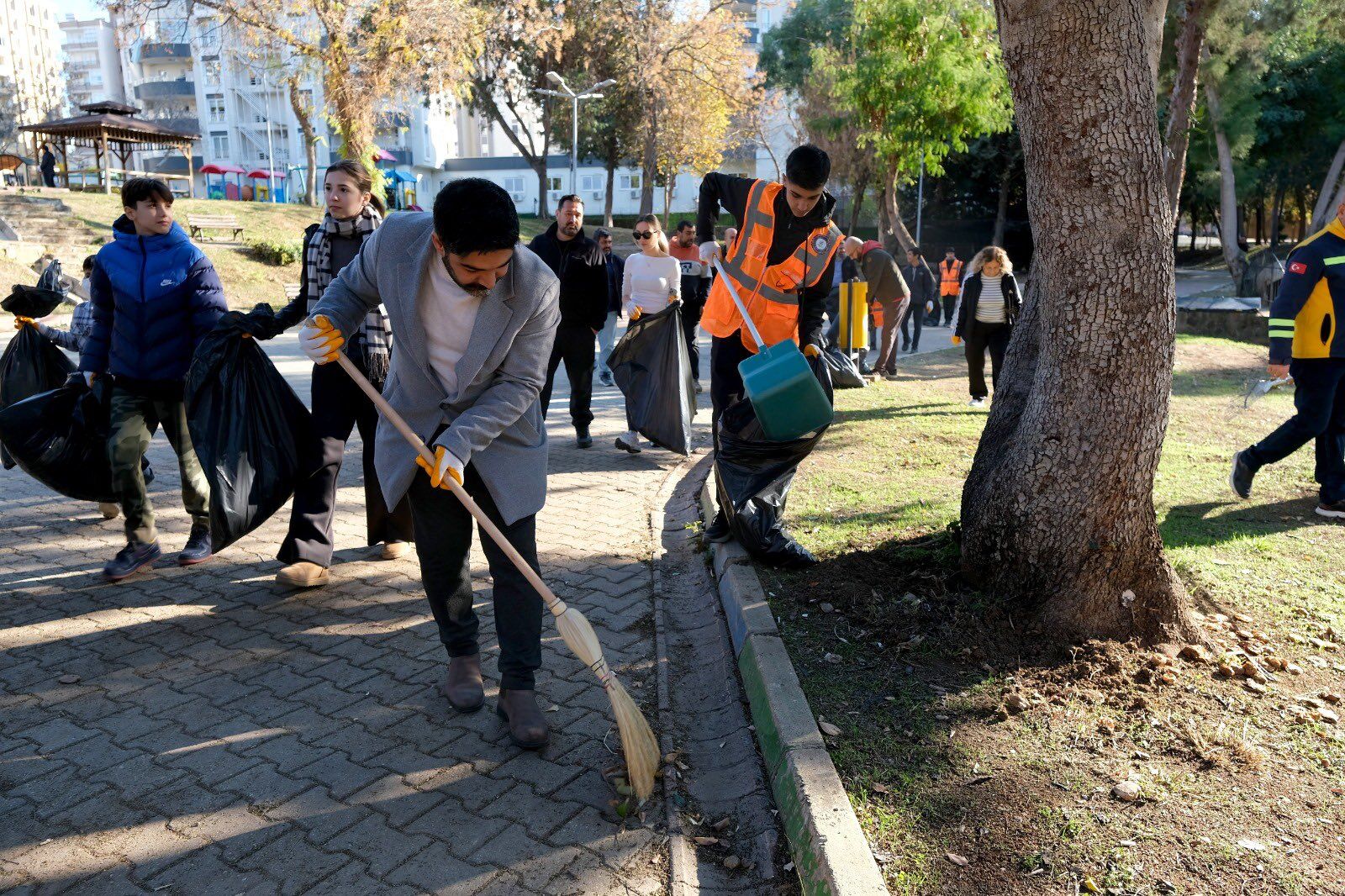 Çukurova’da “Çevre Dostu Gönüllüler” Sahada (2)