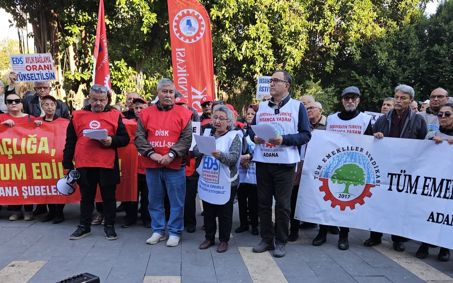 Emekliler Adana’da Sokakta Adil Bütçe Ve İnsanca Yaşam Talebi (3)
