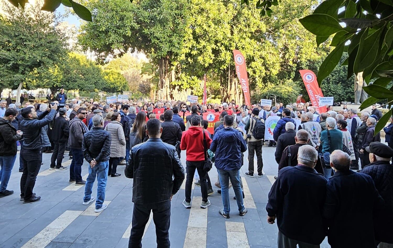 Emekliler Adana’da Sokakta Adil Bütçe Ve İnsanca Yaşam Talebi (4)