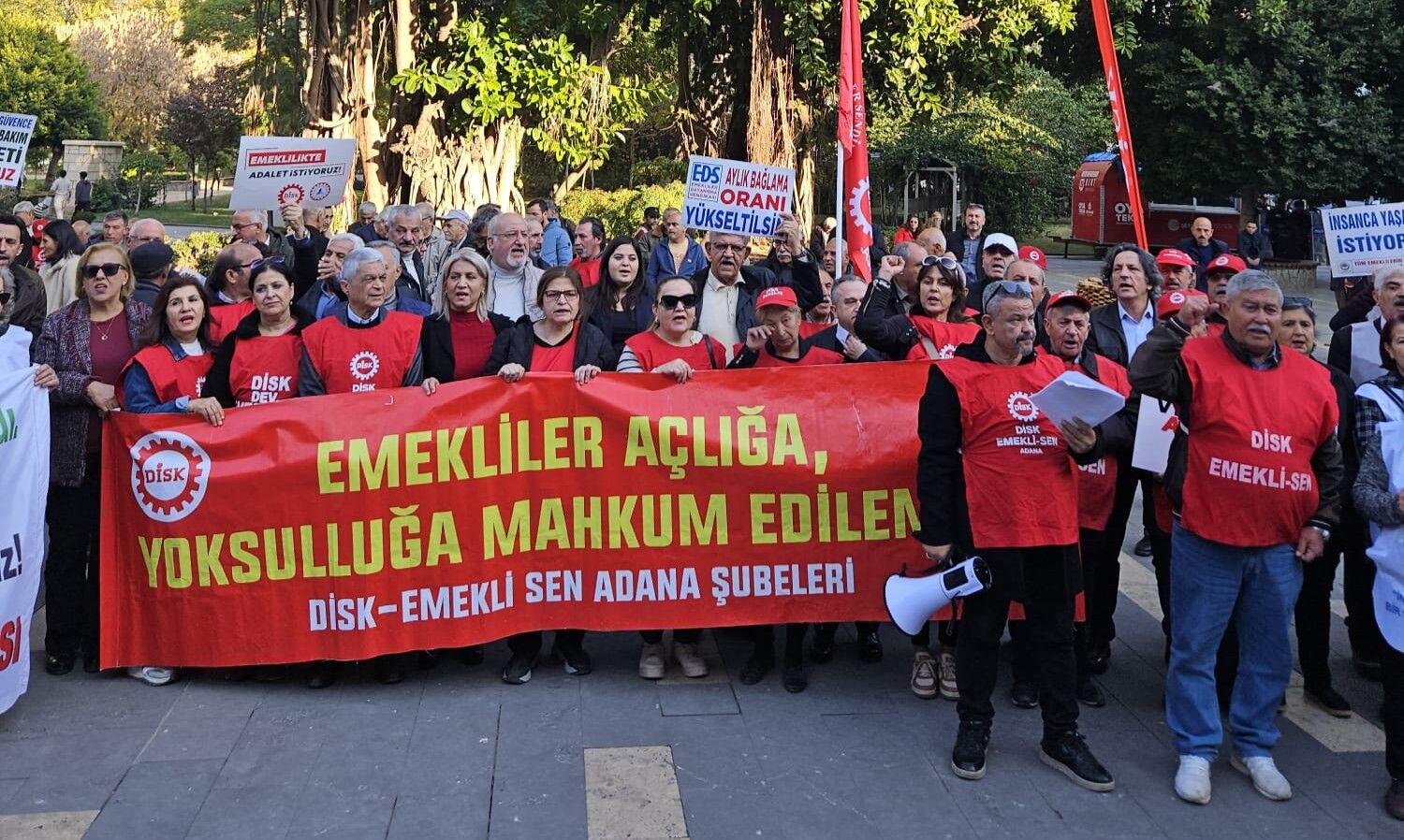 Emekliler Adana’da Sokakta Adil Bütçe Ve İnsanca Yaşam Talebi (5)