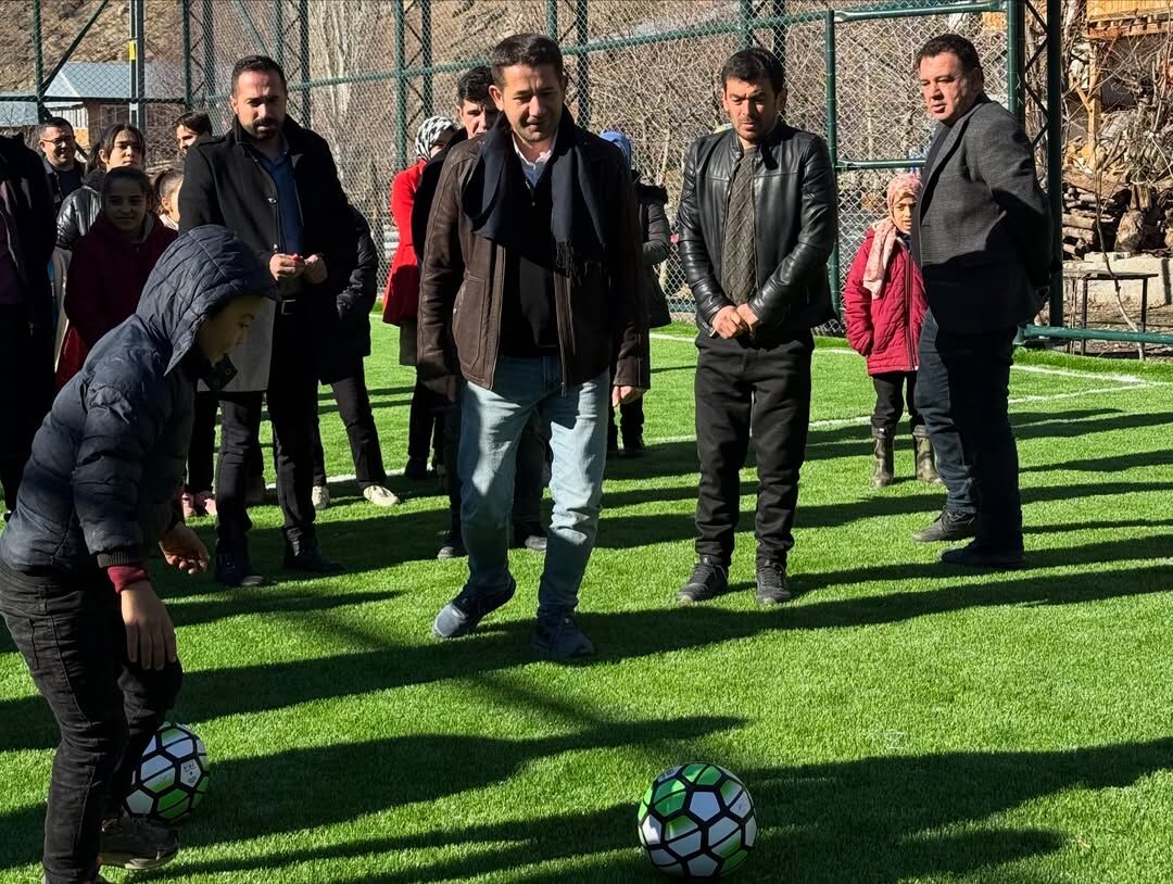 Feke’de Spor Hamlesi 5 Mahalleye Halı Saha Kazandırıldı (2)