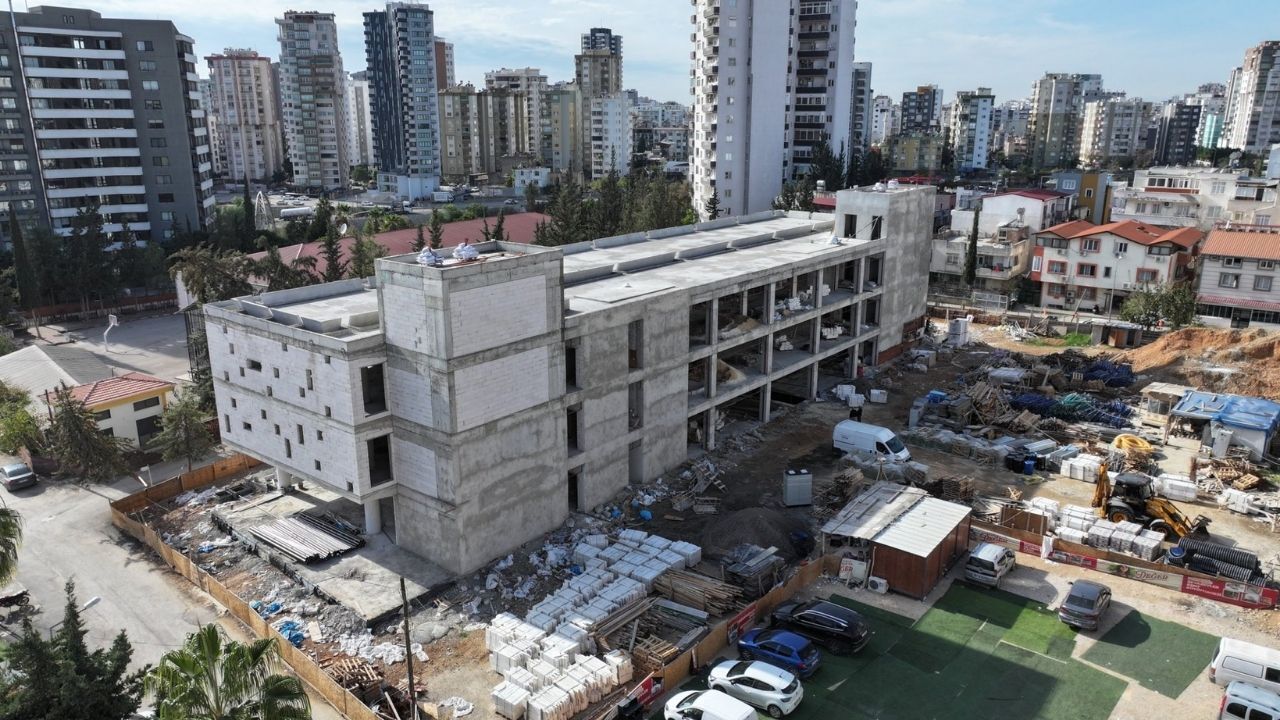 Geçer, Beyazevler Kent Kütüphanesi’nde İncelemelerde Bulundu
