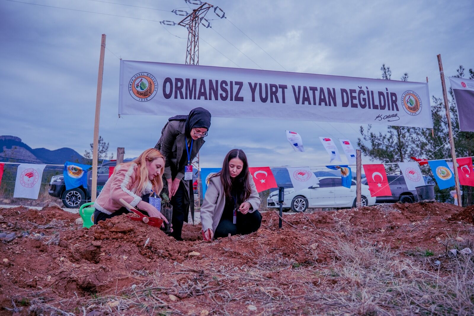 “Genç İletişimciler Yeşil Vatan Hatıra Ormanı” İçin Fidanlar Dikildi (1)
