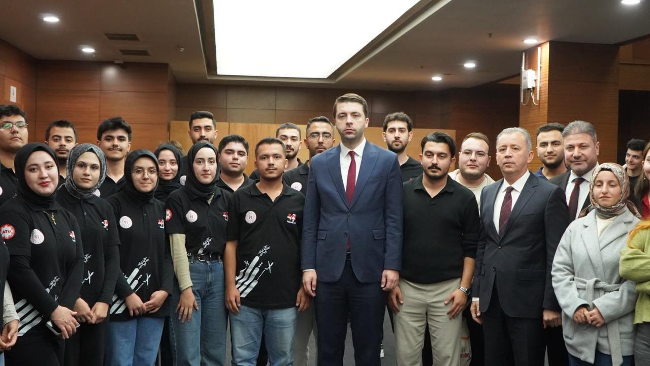 Gençlik Merkezlerinin Gururu Mucitler Türk Yıldızları Ile Bir Arada (2)