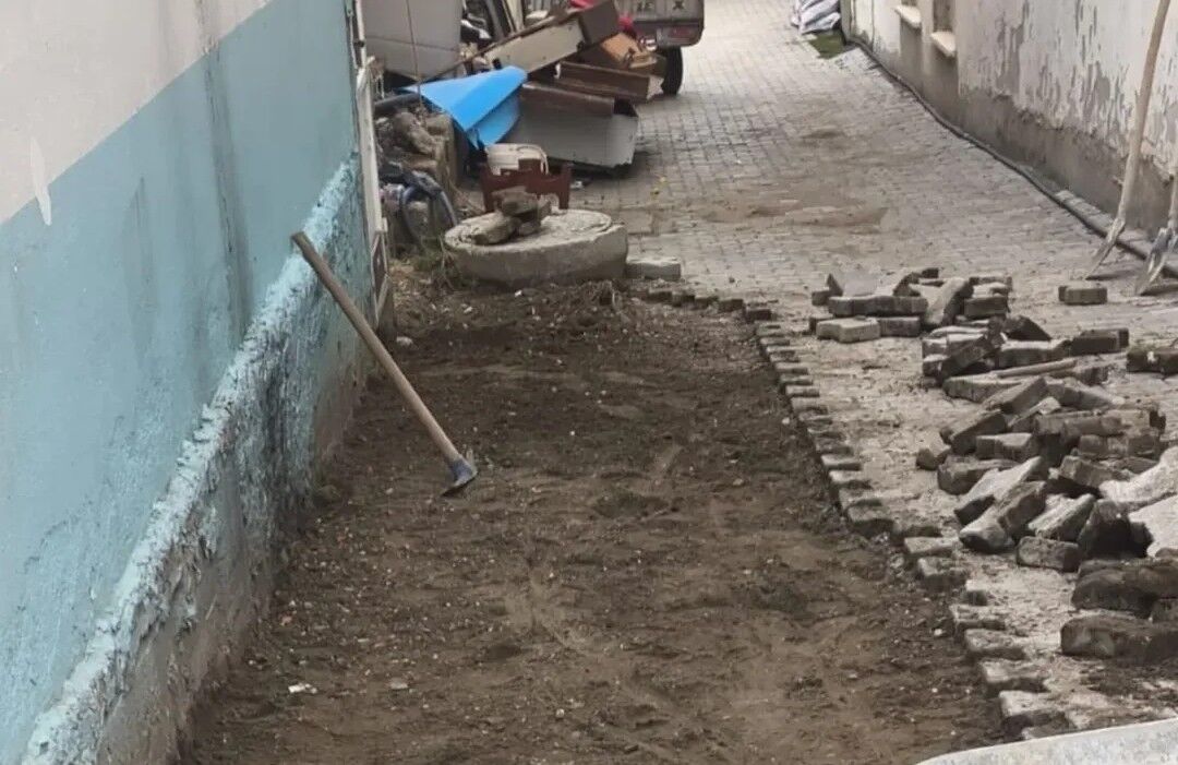 Karataş’ta Bozulan Kaldırımlar Onarıldı (1)-1