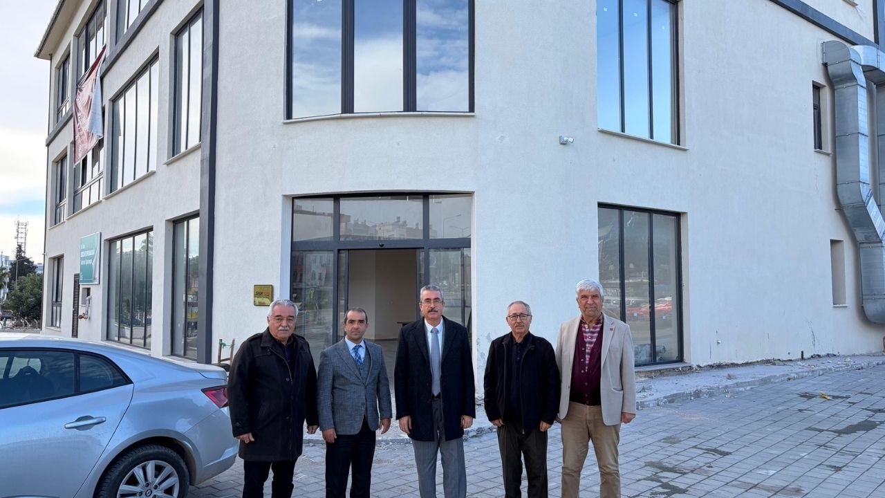 Karataş’ta Gençlik Merkezi Açılışa Hazırlanıyor