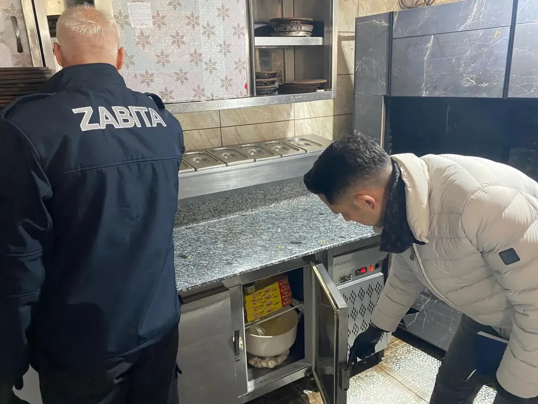 Karataş’ta Halk Sağlığı İçin Zabıta Sahada (3)