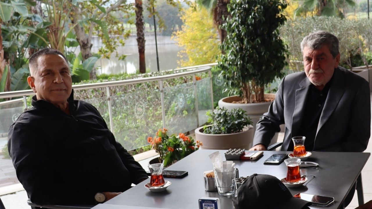 Merhum Gündüz Tekin Onay Anısına Hazırlanan Özel Çini Şevki Adalı’ya Sunuldu2