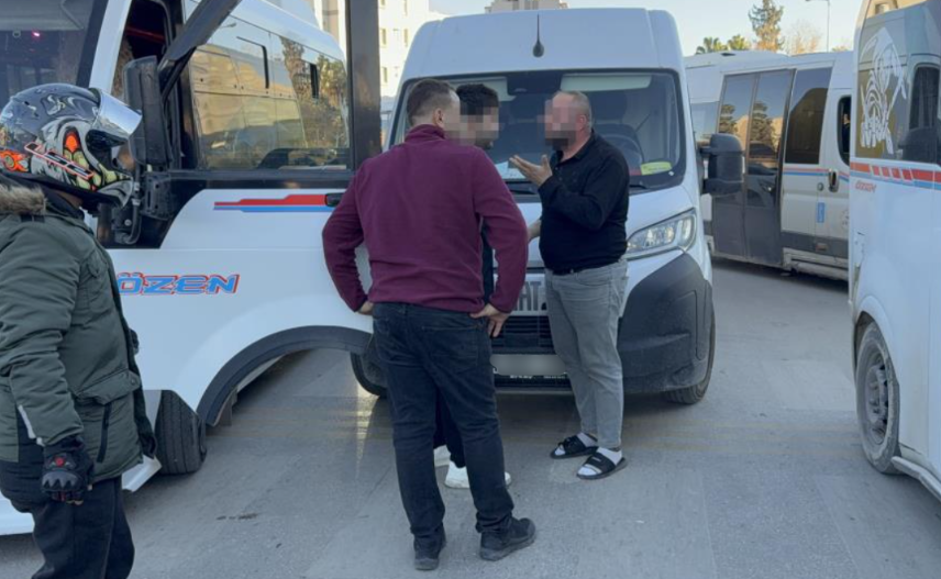 Ptt Kargo Aracıyla Dolmuş Şoförünün Yol Verme Tartışması Darpla Bitti (1)-1