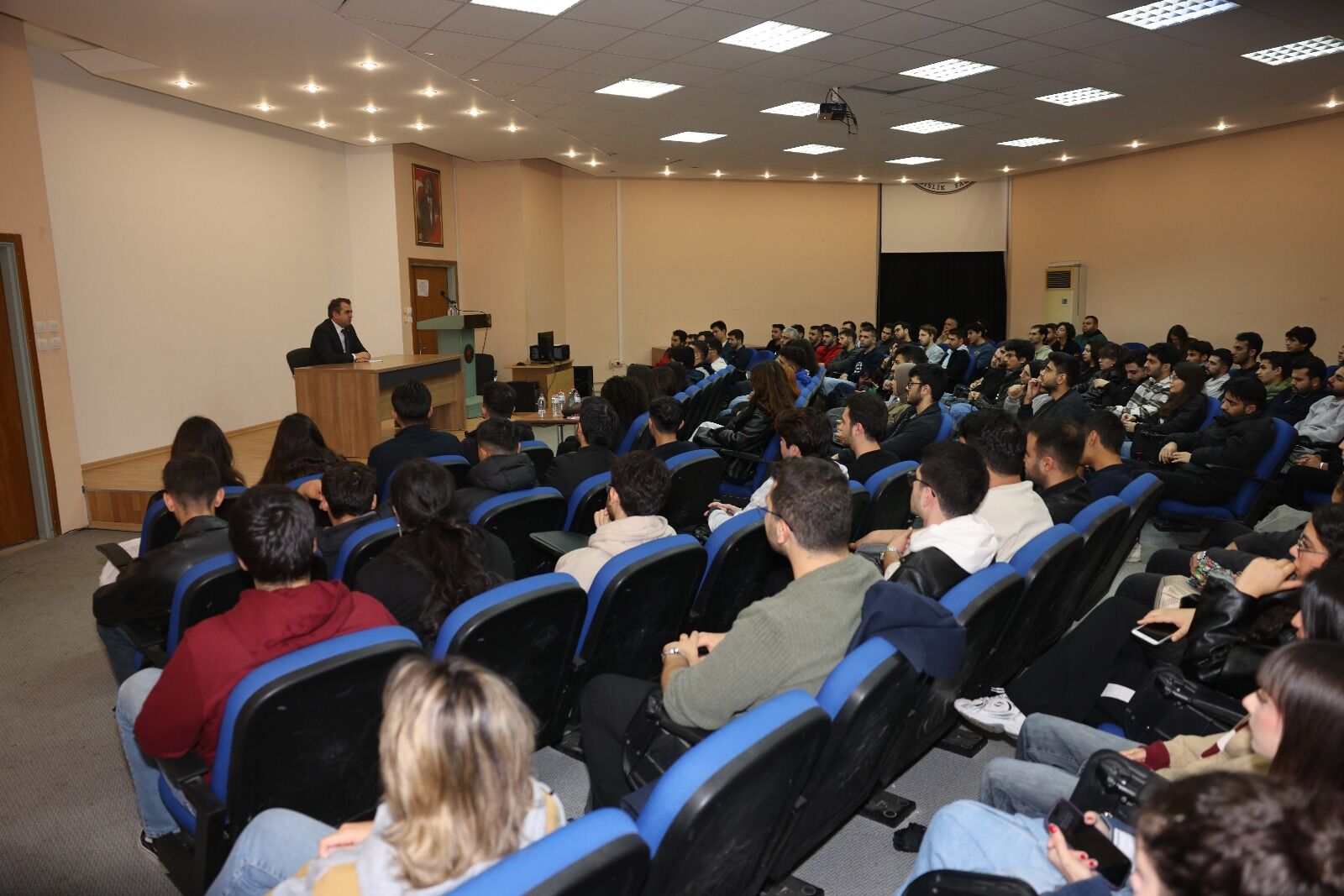 Rektör Beriş Öğrencilerle Buluşmaya Devam Ediyor (1)