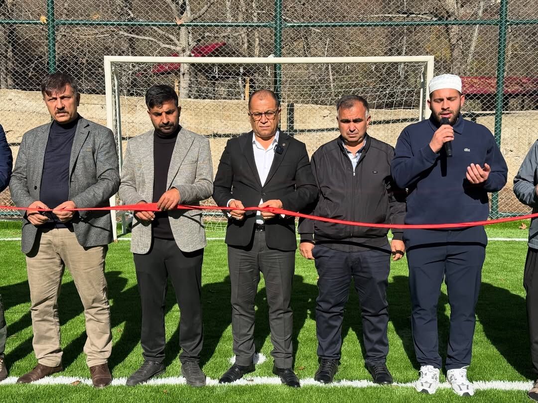 Saimbeyli Belediyesi’nden Gençlere Halı Saha Müjdesi (2)