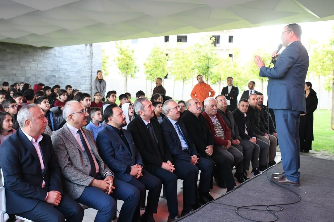 Sarıçam’da “Mehmet Âkif’i Anlamak” Konferansı Düzenlendi (1)