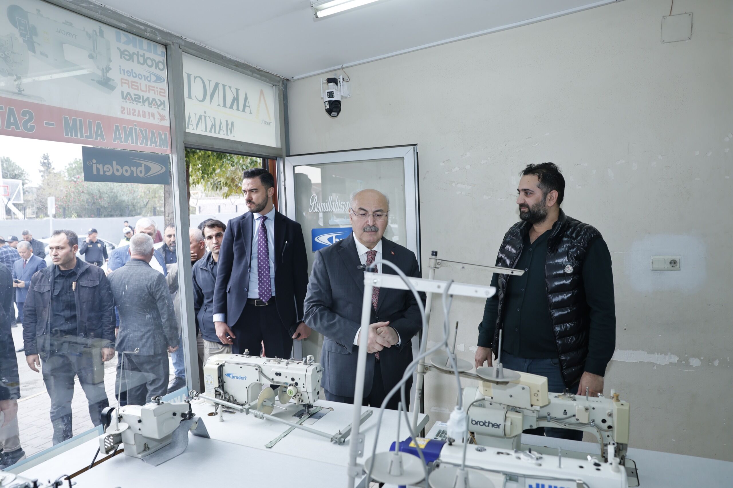 Vali Köşger 19 Mayıs Mahallesi’nde Vatandaşla Buluştu (2)