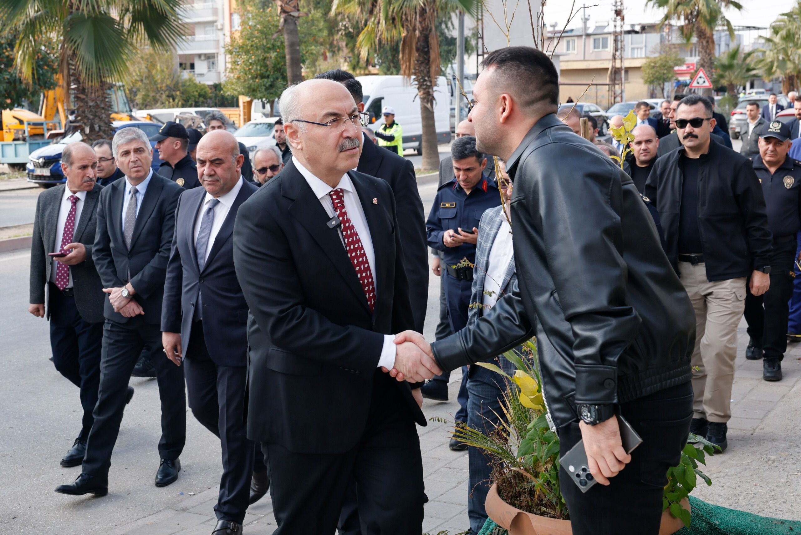 Vali Köşger Yüreğir’de Mahallelerin Sorunlarını Dinledi (3)