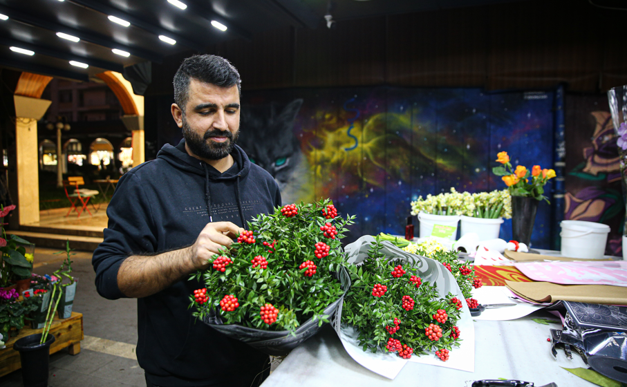 Yılbaşı Bereketi Çukurova’da Çiçekçileri Sevindirdi (2)