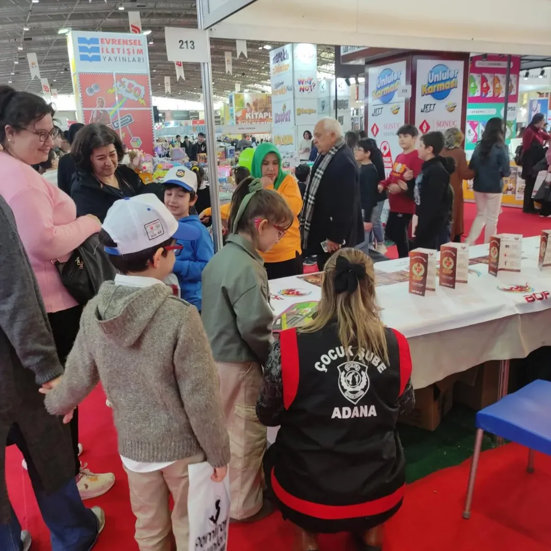 Adana Emniyeti’nden Kitap Fuarında Güvenlik Ve Bilinçlendirme Atağı (2)