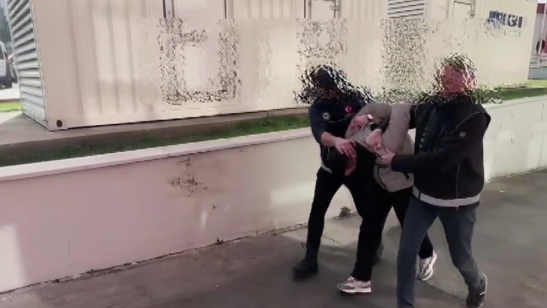 Adana'da Bir Evde Kilolarca Bonzai Hammaddesi Ele Geçirildi (1)-1