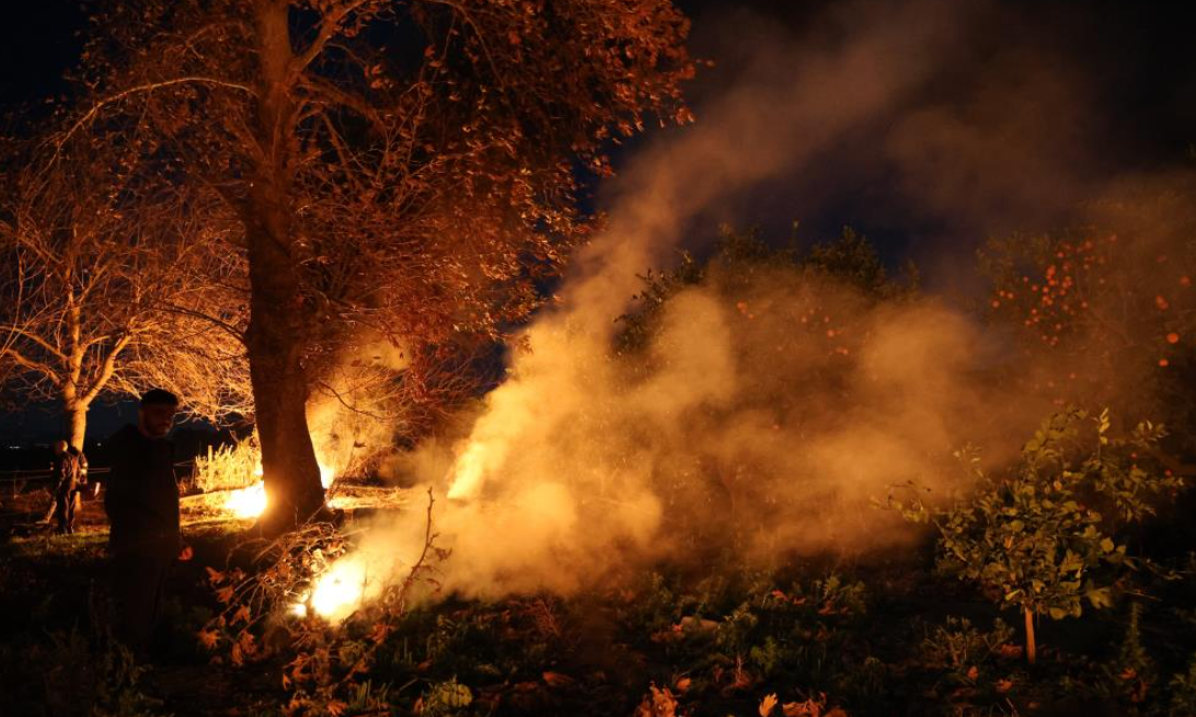 Adana’da Hava Eksiyi Gördü, Çiftçi Sazıyla Nöbet Tuttu (2)