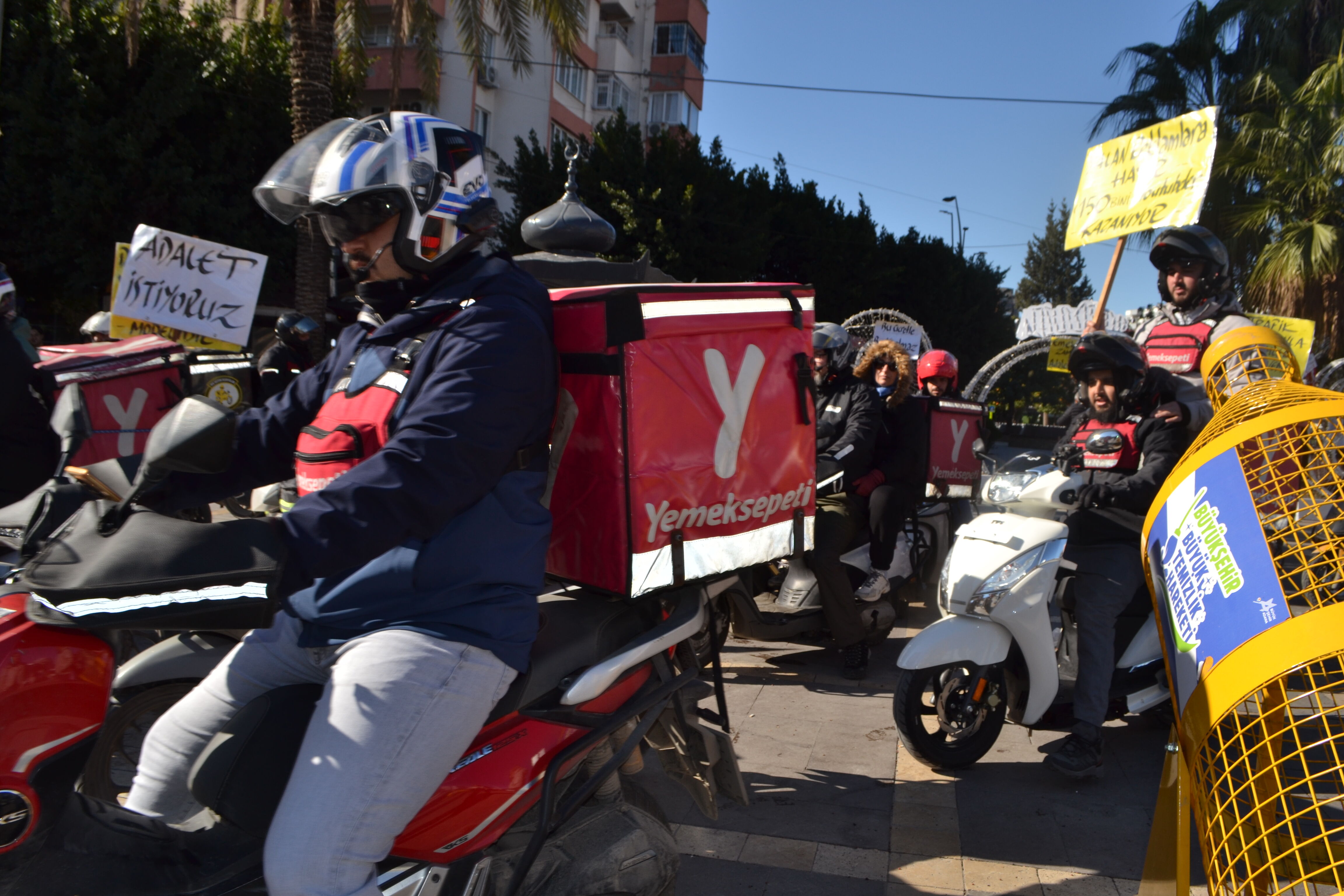 Adana’da Kuryeler Kontak Kapatıyor (4)